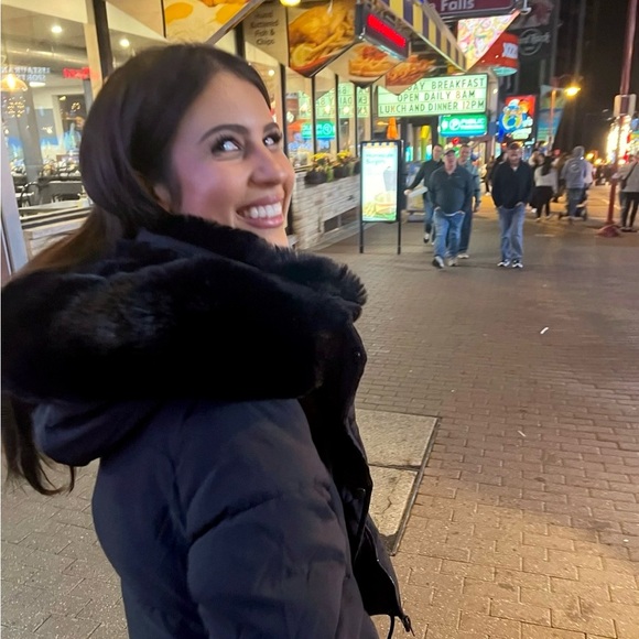 Meet your Posher, emy - Picture 1 of 1